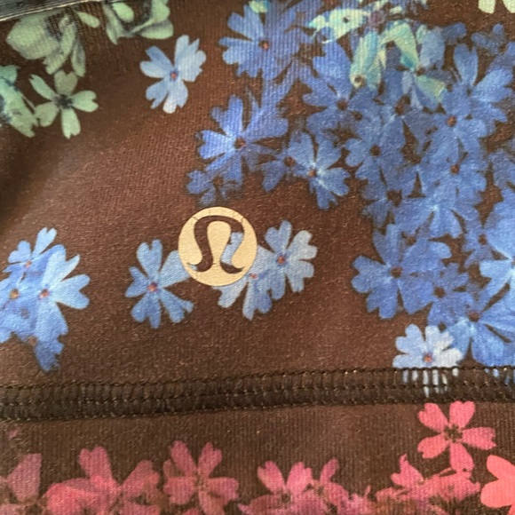 Lululemon Tank Top with Built in Bra Size 6 Black - Picture 3 of 5